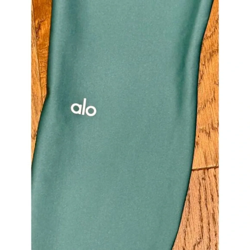 ALO Yoga 7/8-Length High-Waist Airlift Leggings Winter Ivy XS NWT - Picture 9 of 10